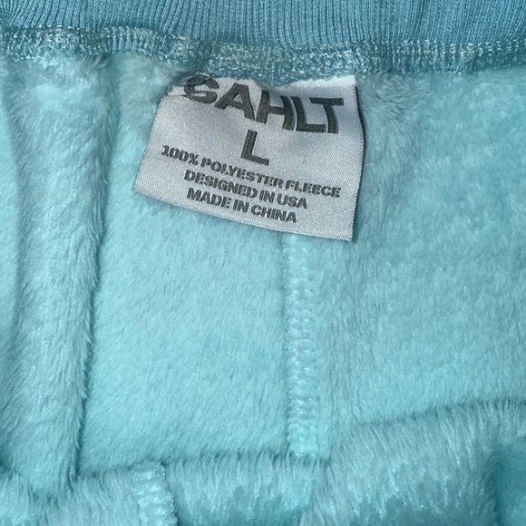 Sahlt Women’s Fuzzy Lounge Shorts Large Like New Teal 3” Inseam - Picture 5 of 6